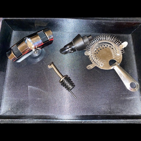 4 Bar Tools: strainer, pourer, aerator, stopper - Picture 2 of 14